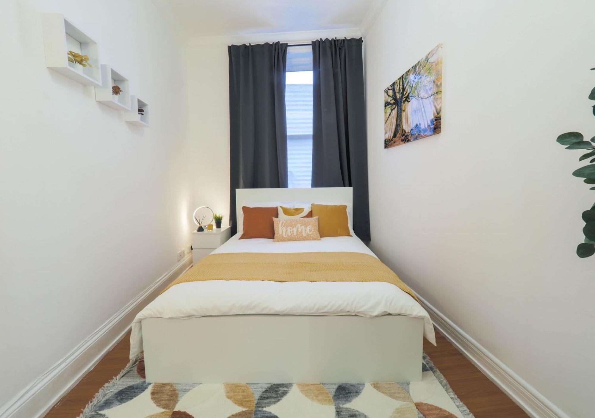 F1 Cozy 2 Bed Flat Opposite Olympia Sleeps 5 People Apartment *