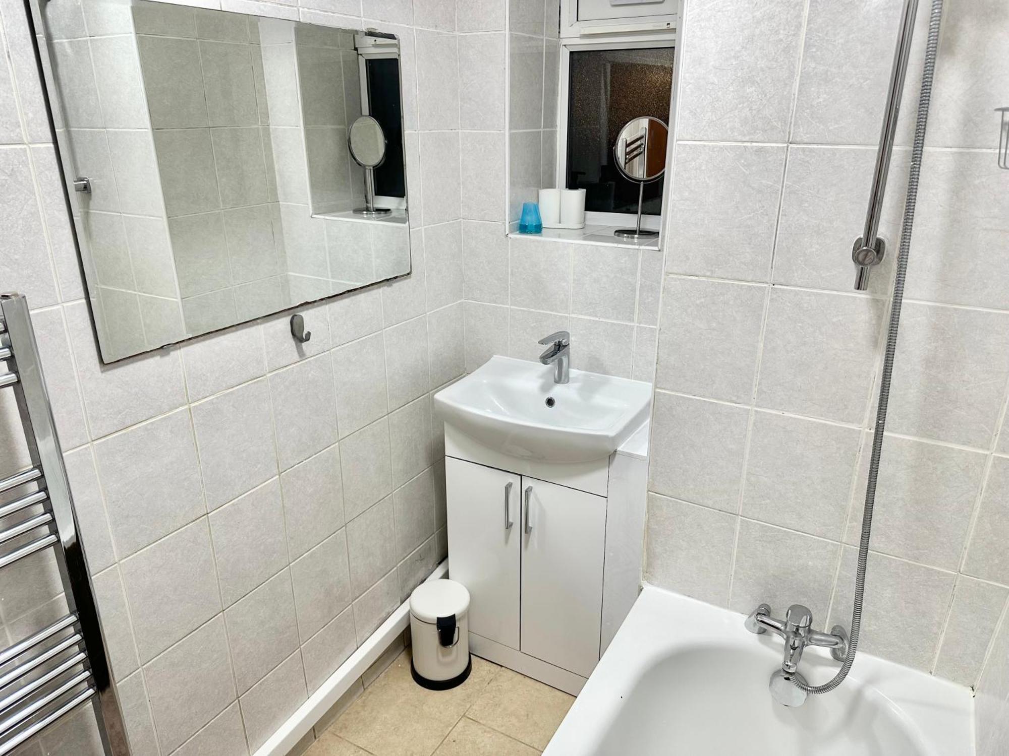 Apartamento Comfortable Two Bed Flat Near Richmond Park *