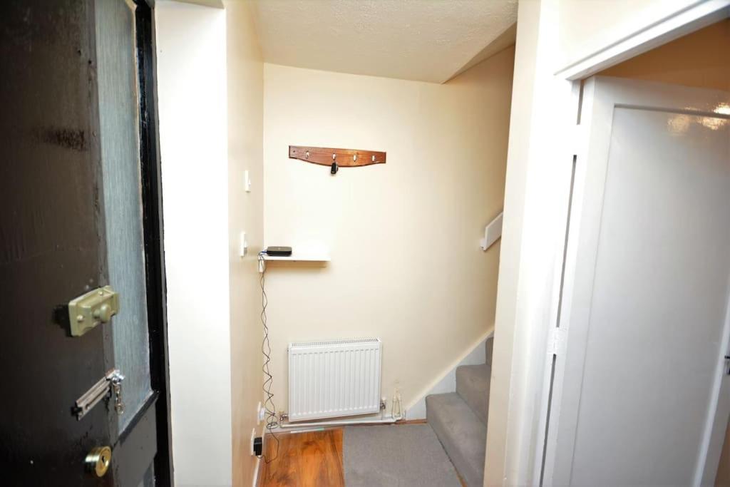 Spacious 3 Bedroom House In Beckton Londres