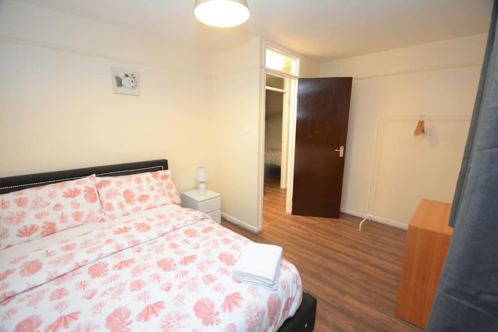 Spacious 3 Bedroom House In Beckton *