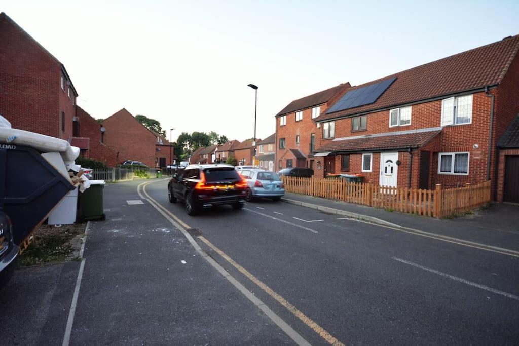 Сasa de vacaciones Spacious 3 Bedroom House In Beckton *