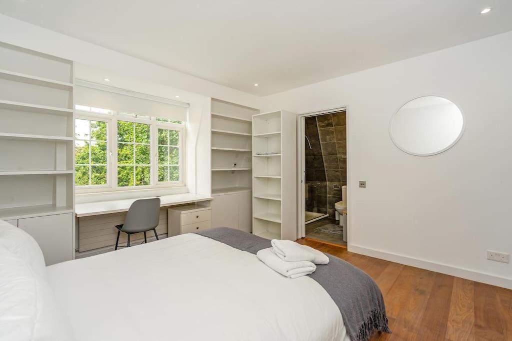 Stunning 4 Bedroom In Holland Park Appartement