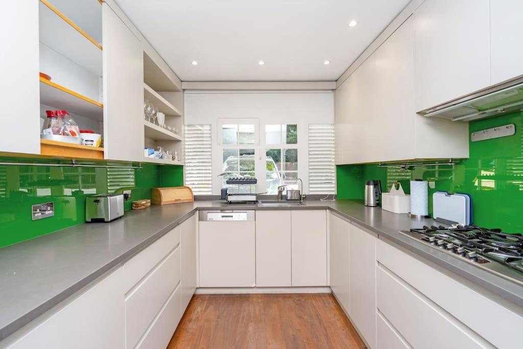 Stunning 4 Bedroom In Holland Park Londres