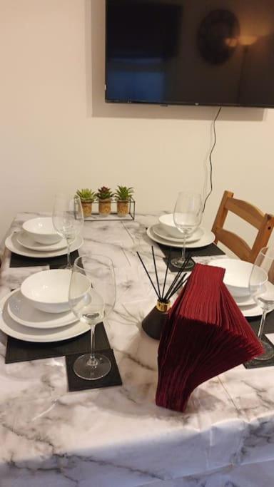 Appartement F2 2 Bed Flat In Hammersmith Opposite Olympia - Sleeps 5 People Londres