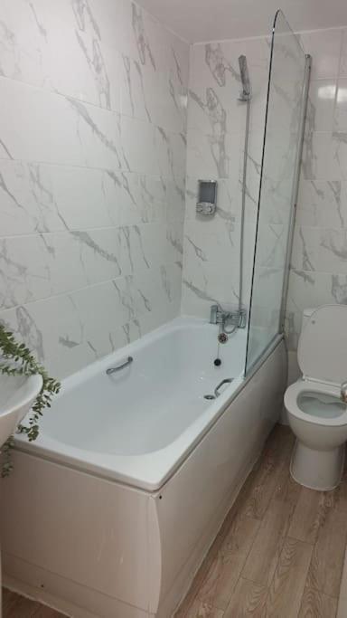 Appartement F2 2 Bed Flat In Hammersmith Opposite Olympia - Sleeps 5 People *