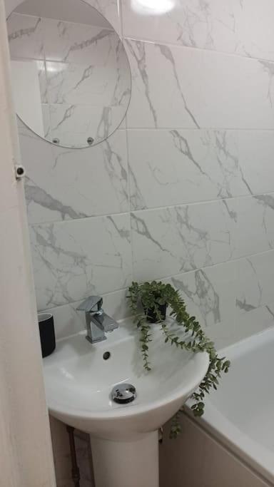 F2 2 Bed Flat In Hammersmith Opposite Olympia - Sleeps 5 People Appartement *