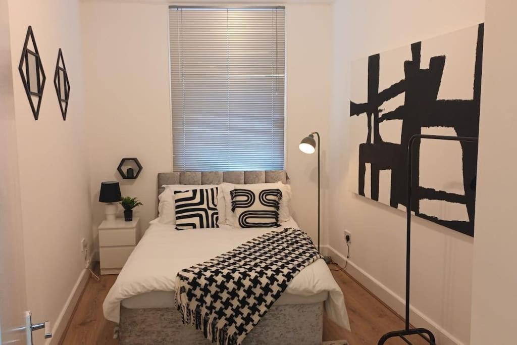 F2 2 Bed Flat In Hammersmith Opposite Olympia - Sleeps 5 People * Londres