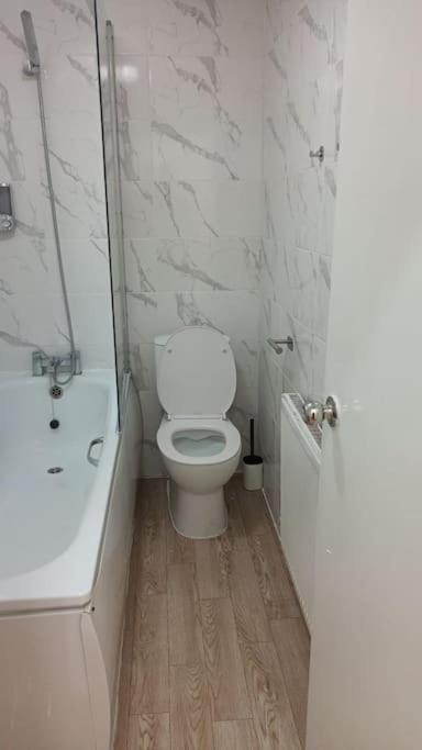 Appartement F2 2 Bed Flat In Hammersmith Opposite Olympia - Sleeps 5 People *