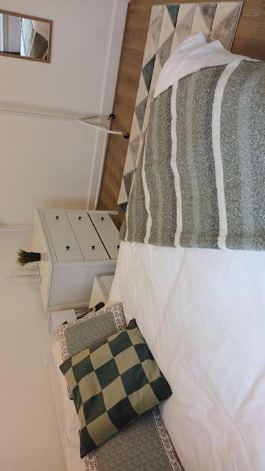 F2 2 Bed Flat In Hammersmith Opposite Olympia - Sleeps 5 People * Londres