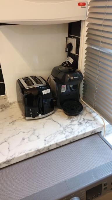Appartement F2 2 Bed Flat In Hammersmith Opposite Olympia - Sleeps 5 People Londres