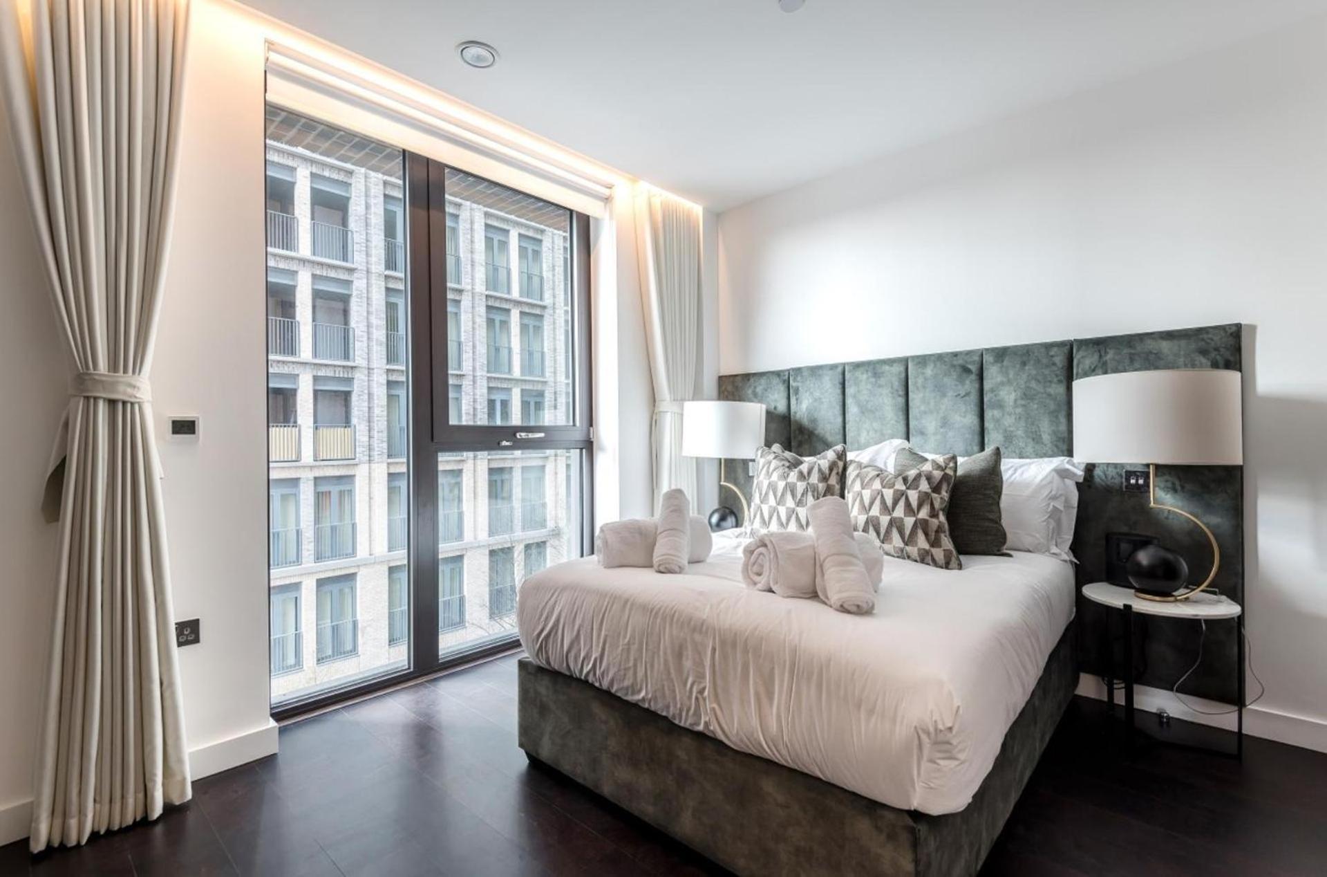 Luxury Riverfront Retreat In * Londres