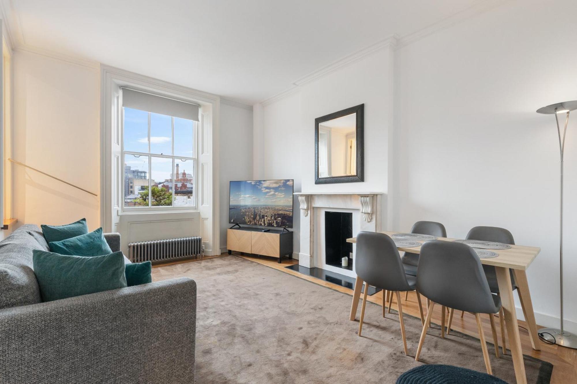 Heavenly Stays, Knightsbridge, Stylish 2-bd Escape Appartement