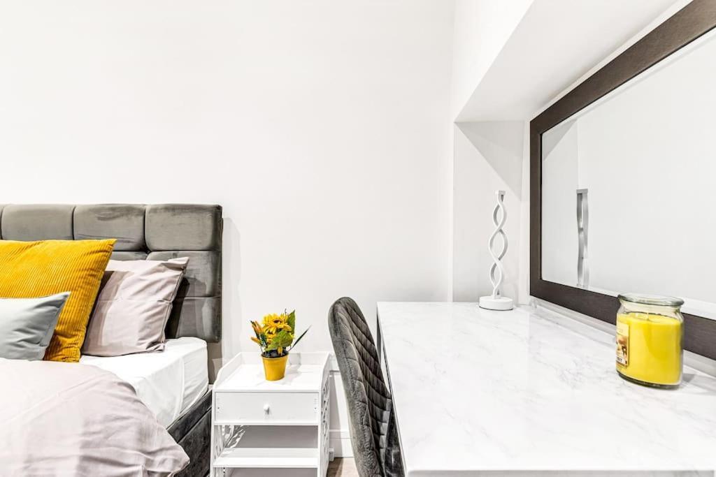 Luxaway Holland Park With Ac - Sleeps 8 Apartment