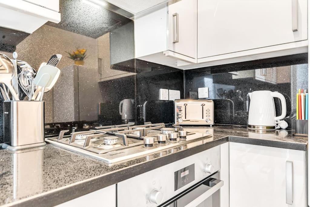 Luxaway Holland Park With Ac - Sleeps 8 * London