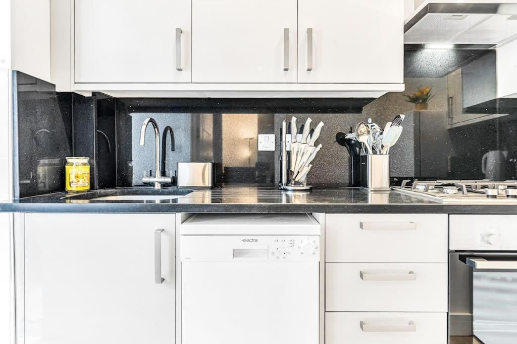 Apartment Luxaway Holland Park With Ac - Sleeps 8