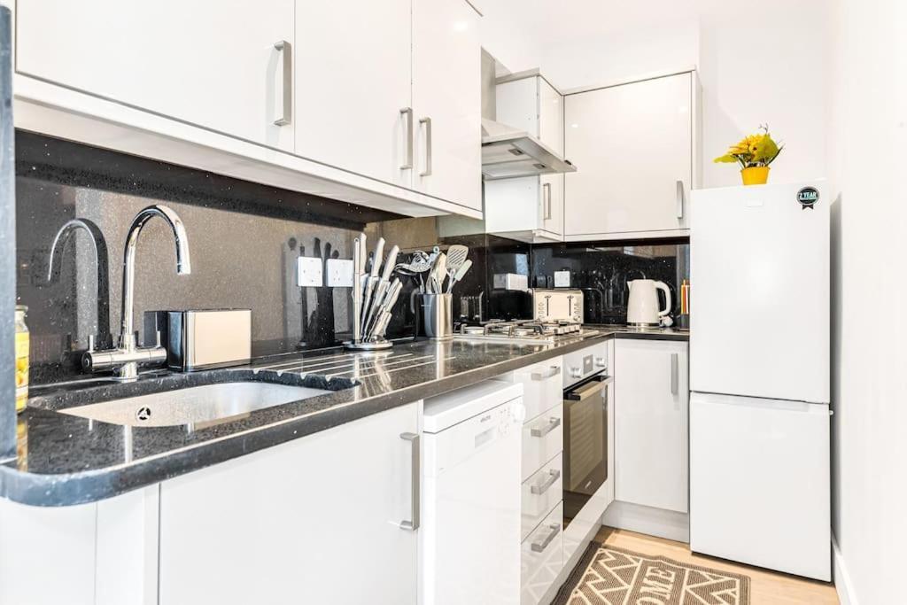Luxaway Holland Park With Ac - Sleeps 8 Apartment *