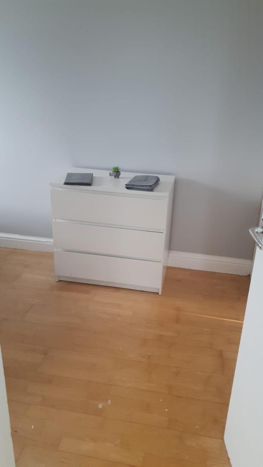 Spacious Wanstead Apartment- Sleeps 4! Appartement *