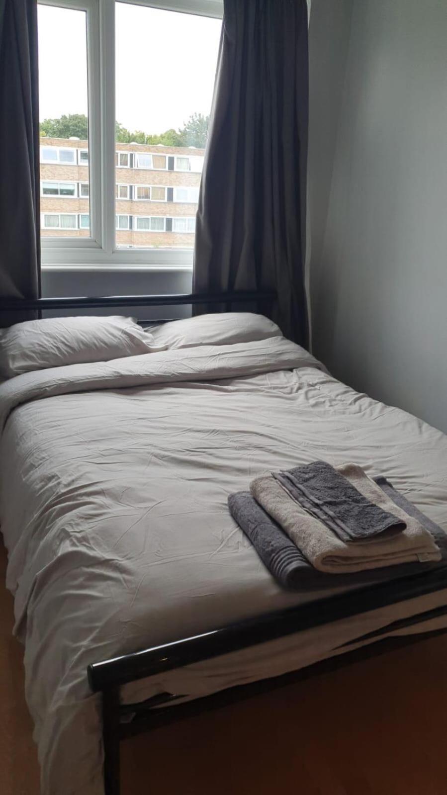 Spacious Wanstead Apartment- Sleeps 4! * Londres