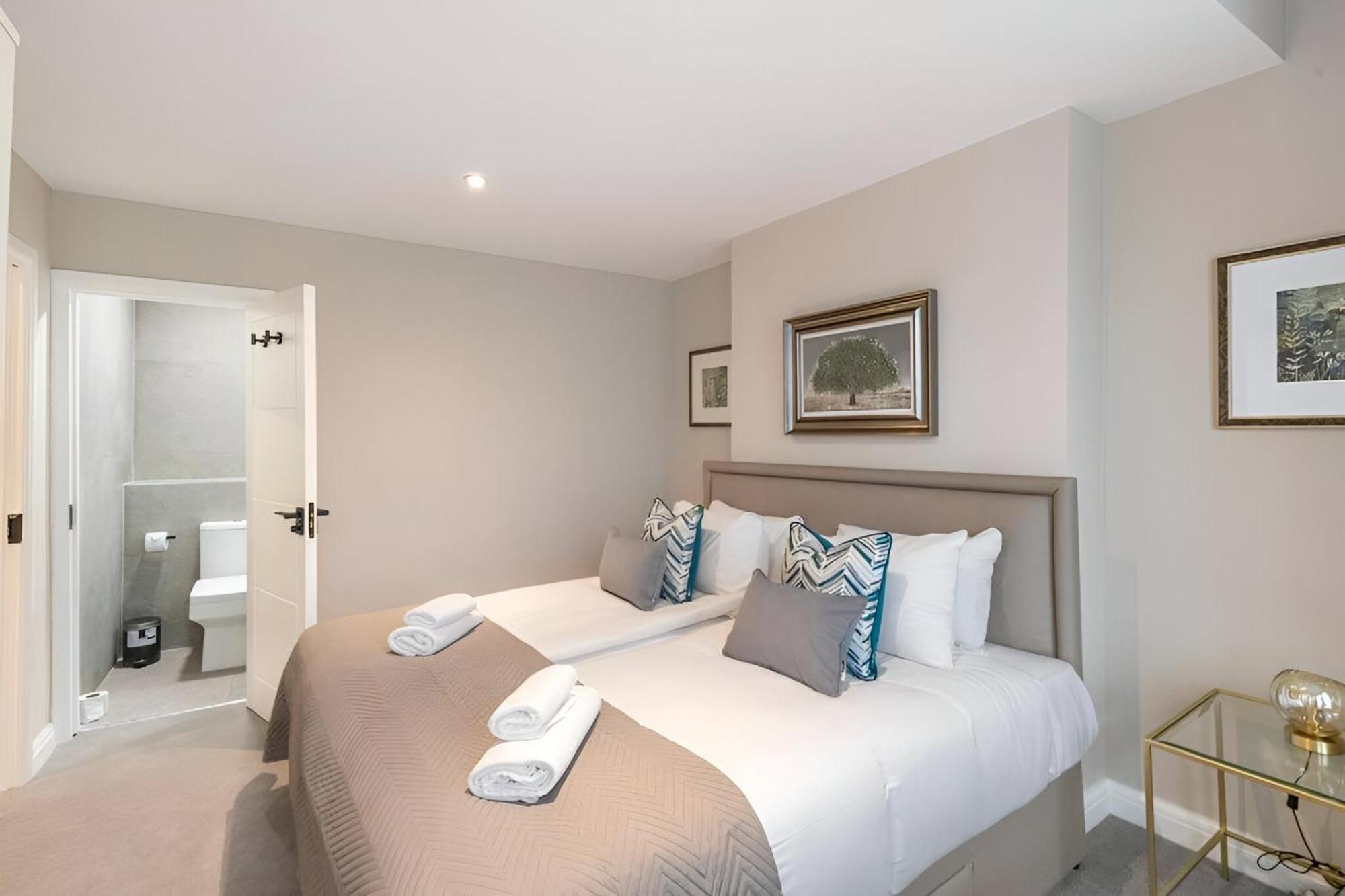 Earthy Elegance Stylish 4br For Urban Escapes Apartamento Londres
