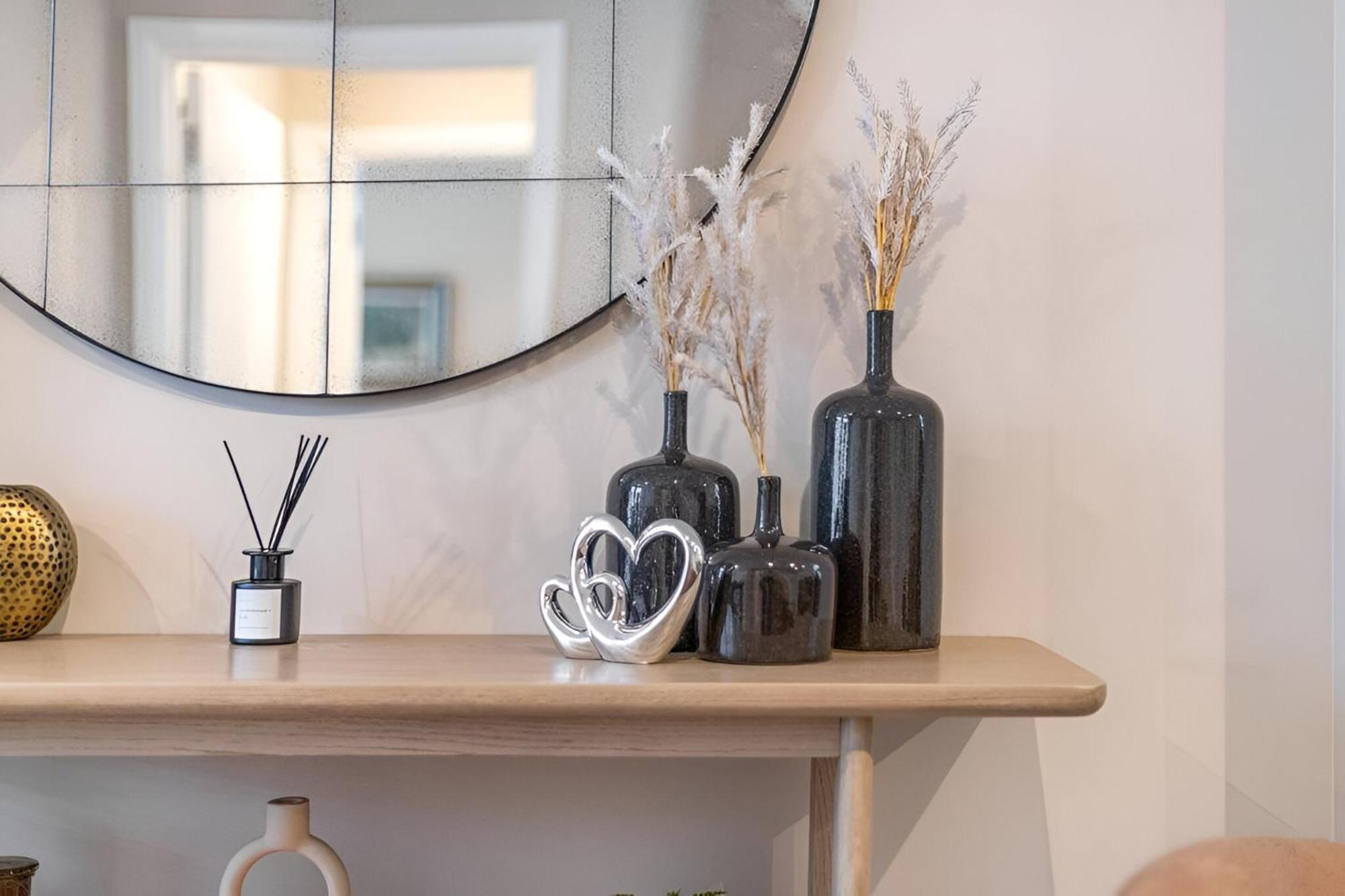 Earthy Elegance Stylish 4br For Urban Escapes