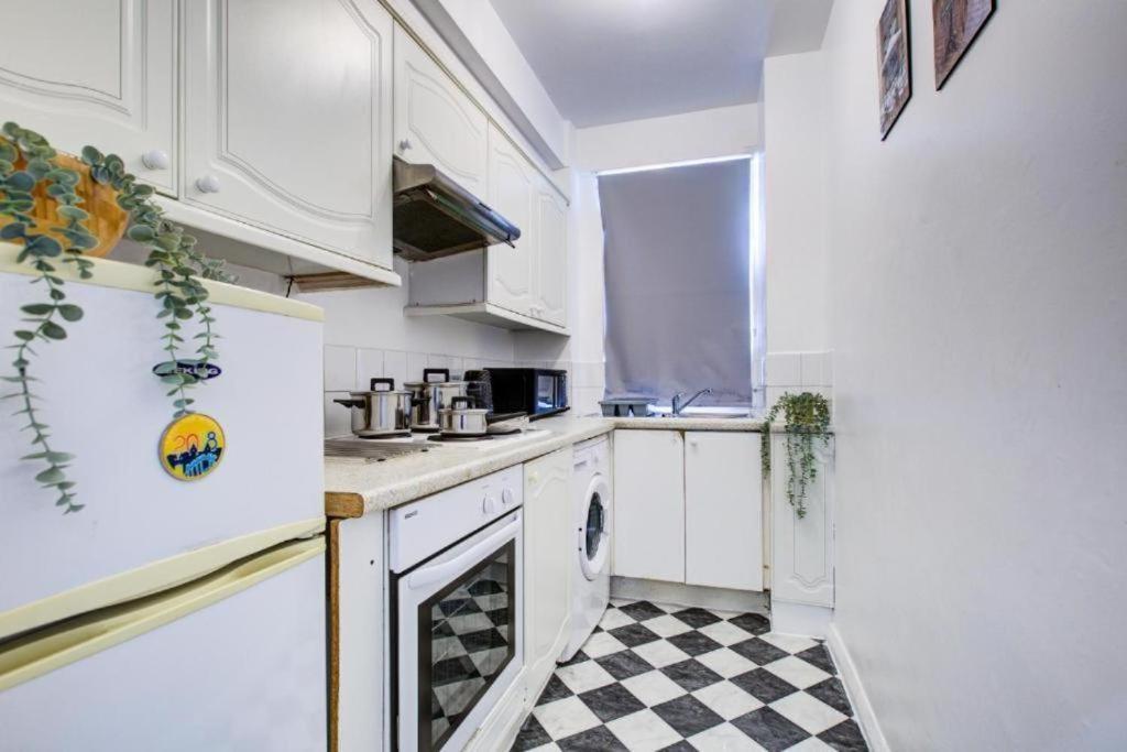 Comfortable Family Near Oxford Street
