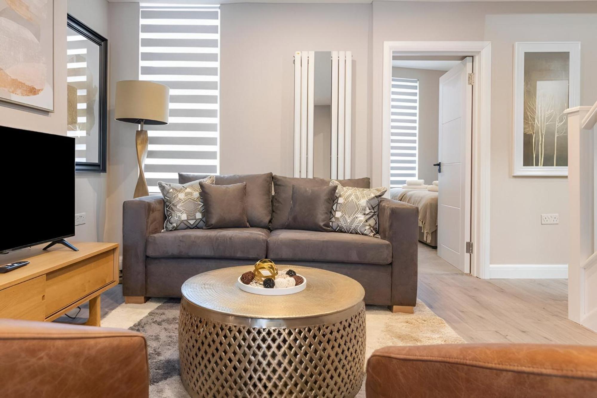 Earthy Elegance Stylish 4br For Urban Escapes *