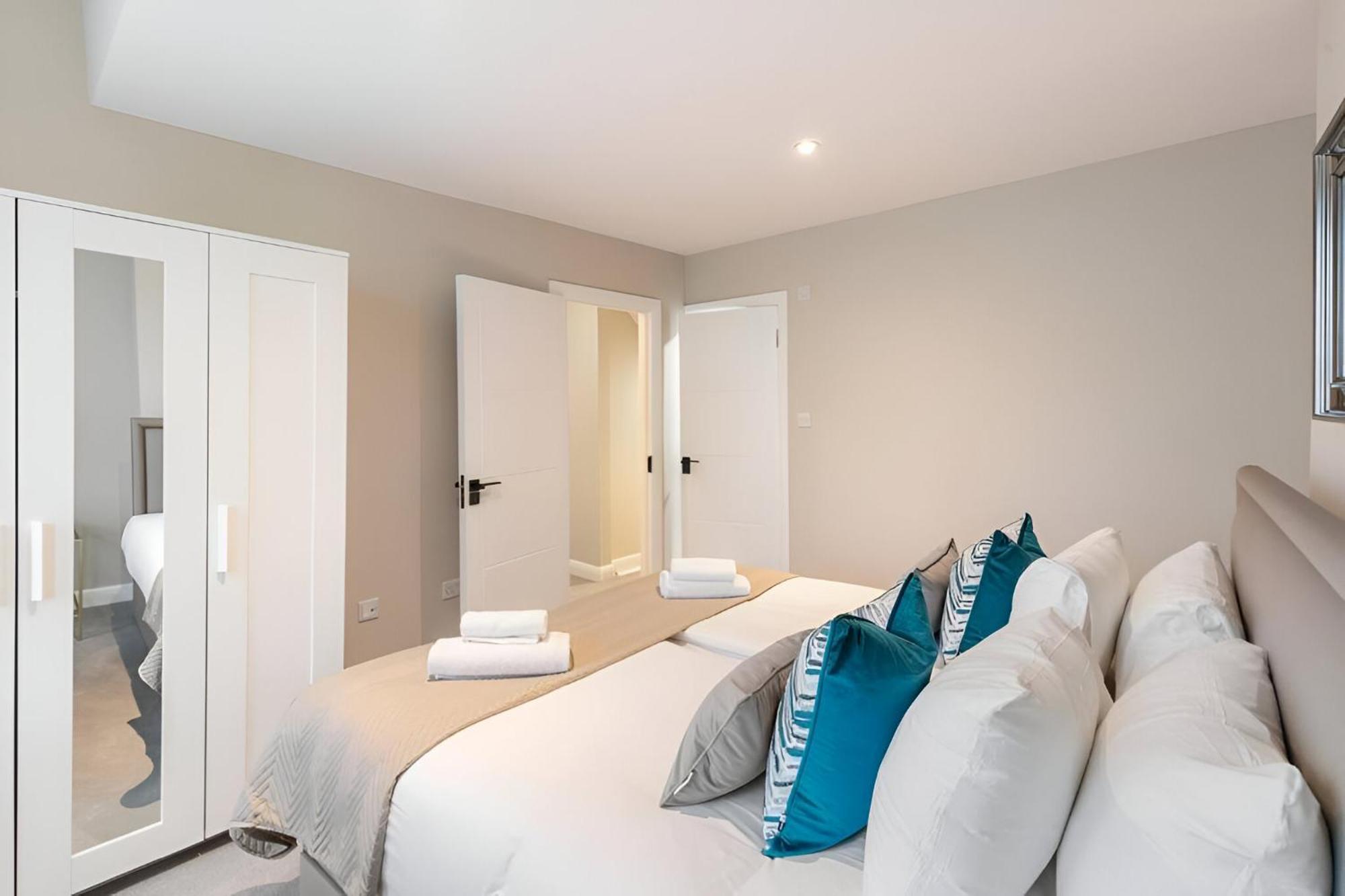 Earthy Elegance Stylish 4br For Urban Escapes Londres
