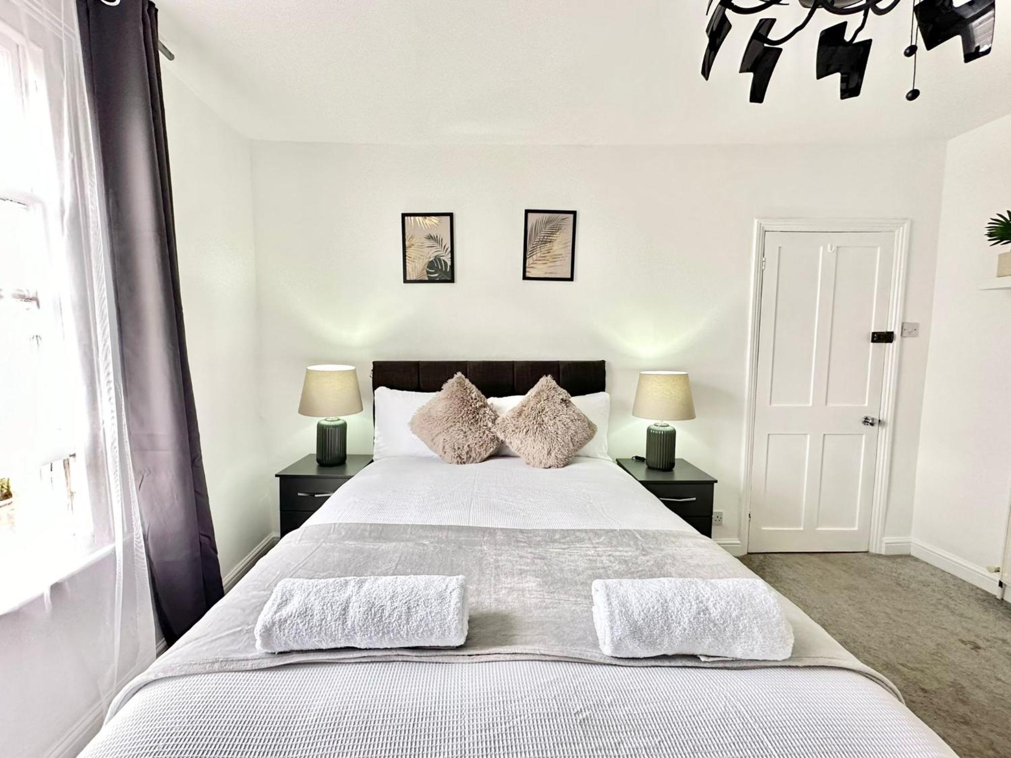 Central Two Bedroom Apartment London