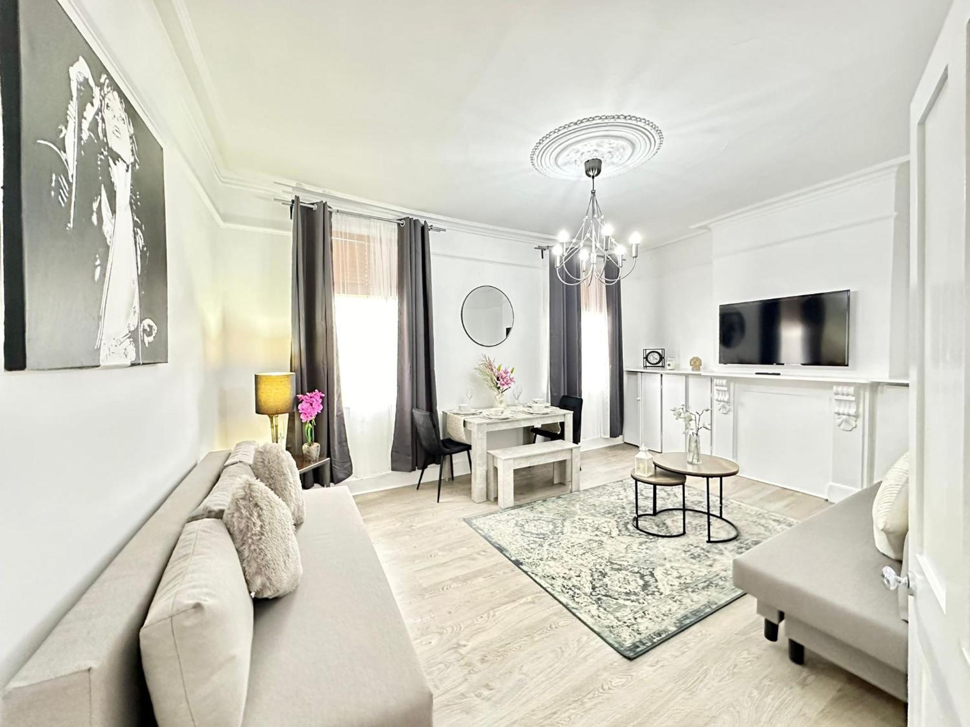 Central Two Bedroom Apartment *