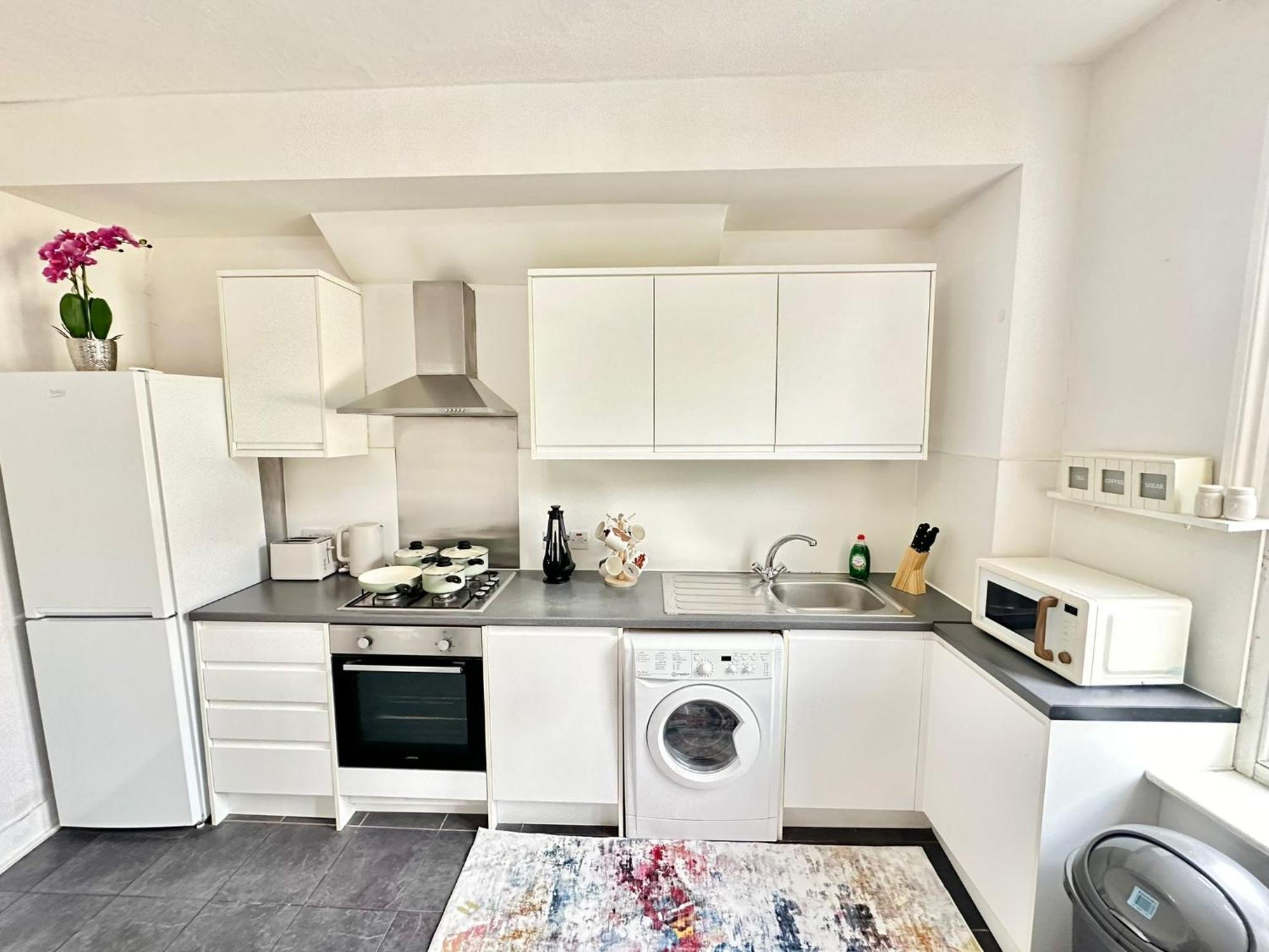 Central Two Bedroom Apartment London