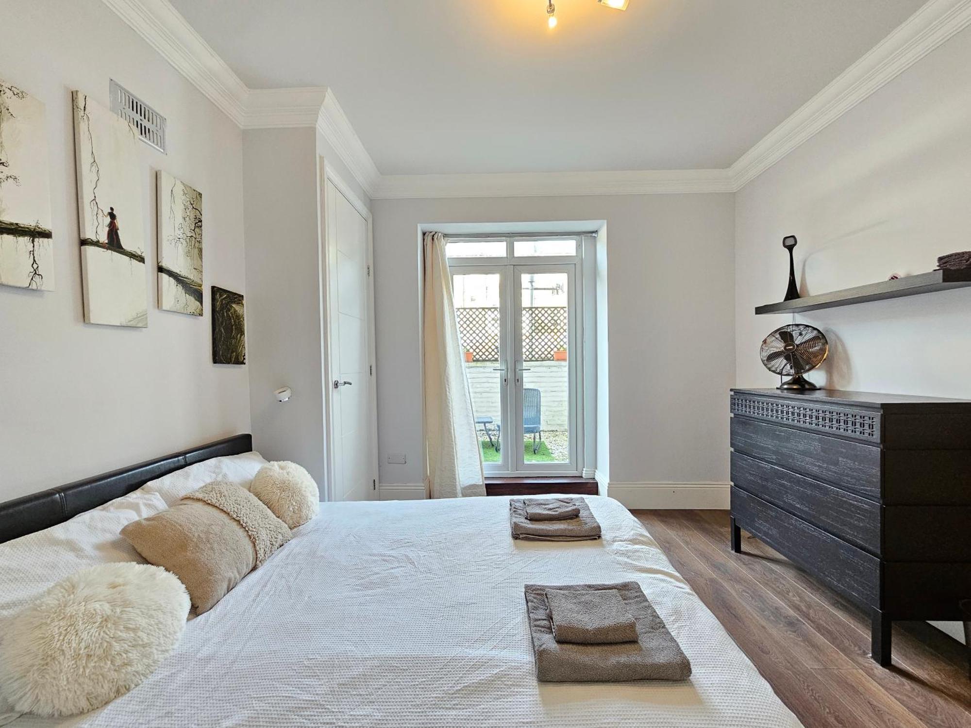 Trendy One Bedroom Appartement *