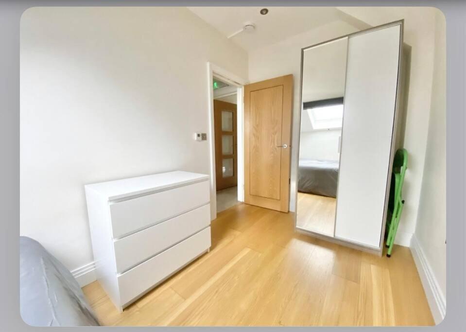 Luxury 4-bed With Balcony & Garden, Near Emirates Stadium, 15 Mins To Apartamento Londres