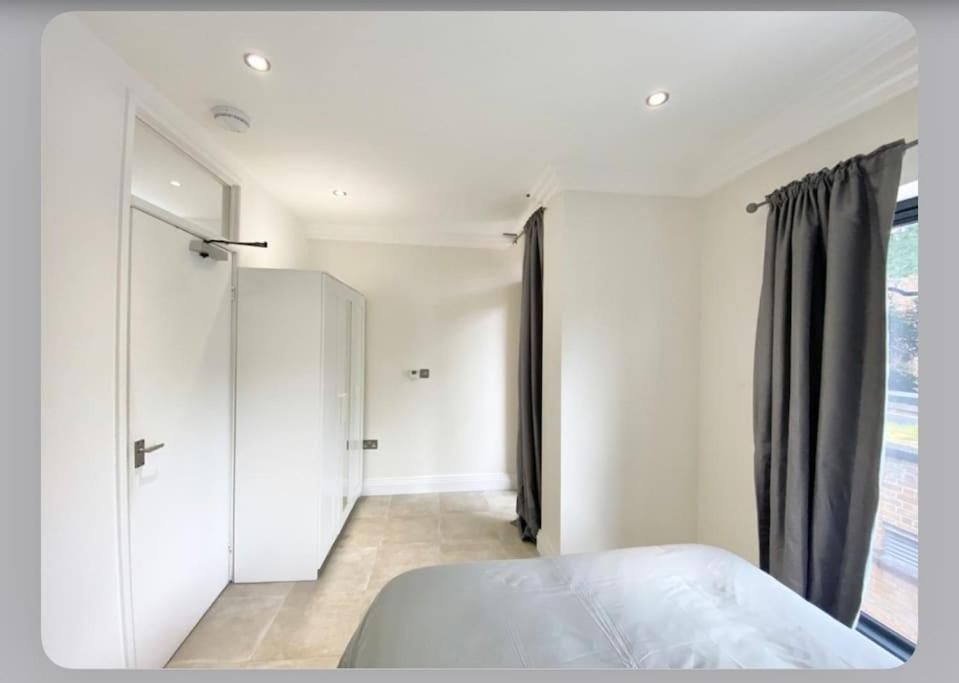 Luxury 4-bed With Balcony & Garden, Near Emirates Stadium, 15 Mins To Apartamento Londres