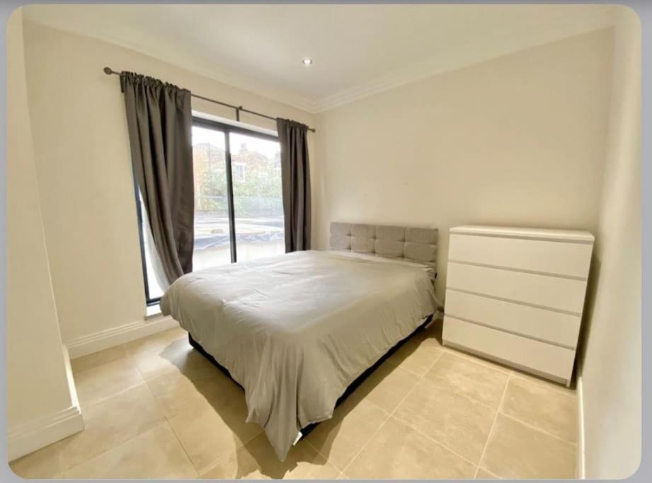 Apartamento Luxury 4-bed With Balcony & Garden, Near Emirates Stadium, 15 Mins To Londres