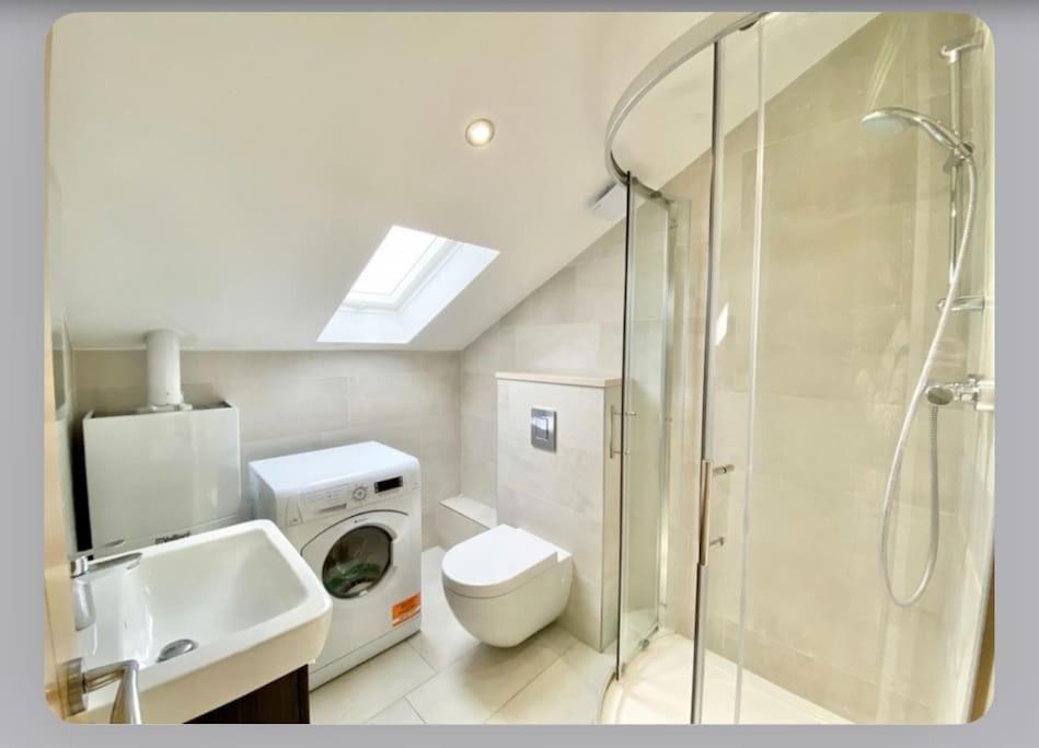 Luxury 4-bed With Balcony & Garden, Near Emirates Stadium, 15 Mins To Apartamento *
