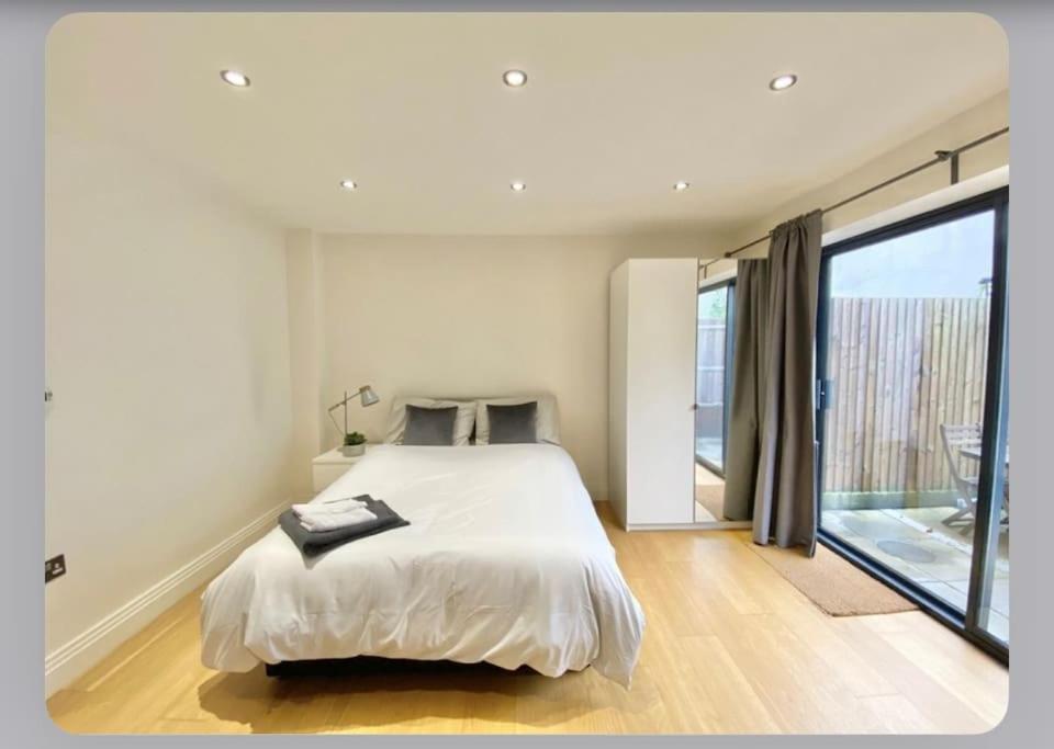 Luxury 4-bed With Balcony & Garden, Near Emirates Stadium, 15 Mins To Apartamento Londres