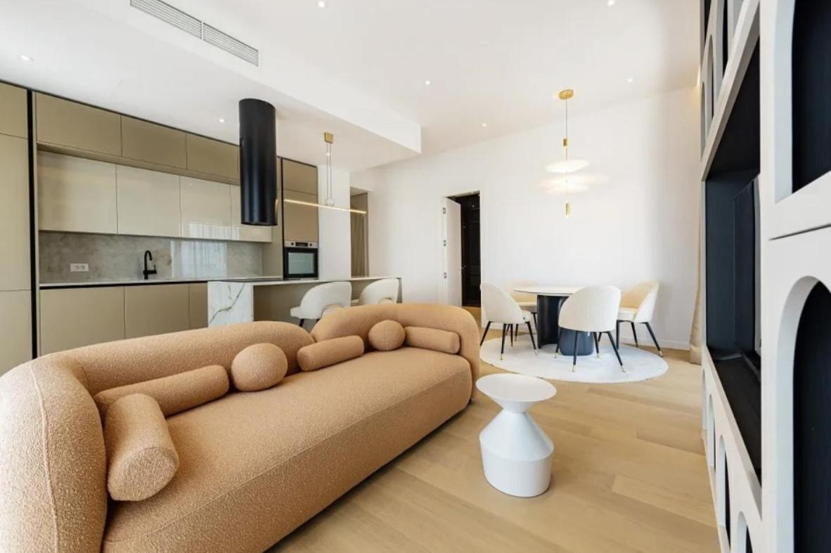 Lovely 4 Bdr Parking Appartement *