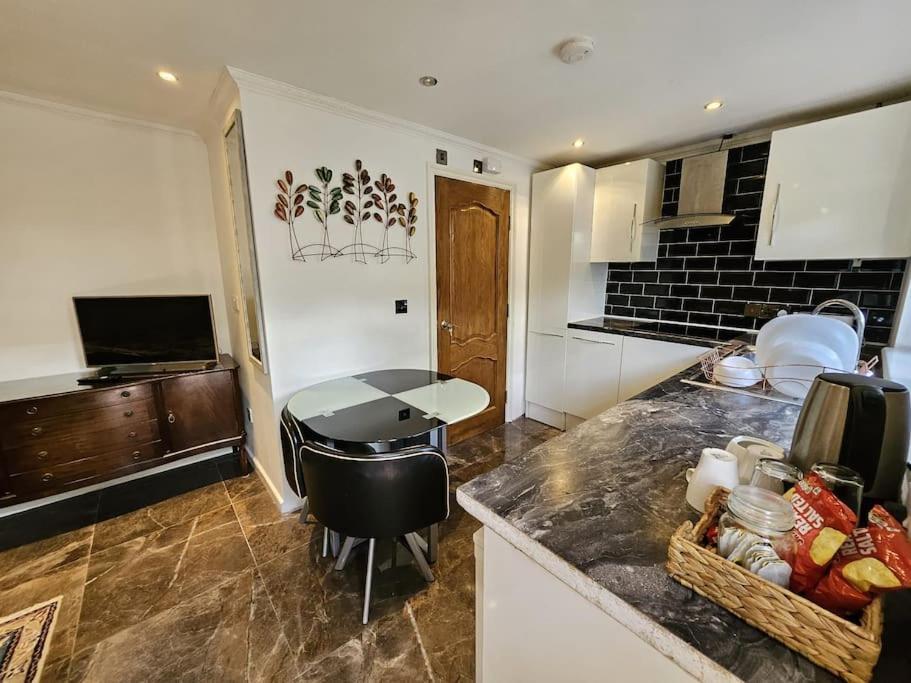 Spacious Guest - Harrow Apartamento Londres