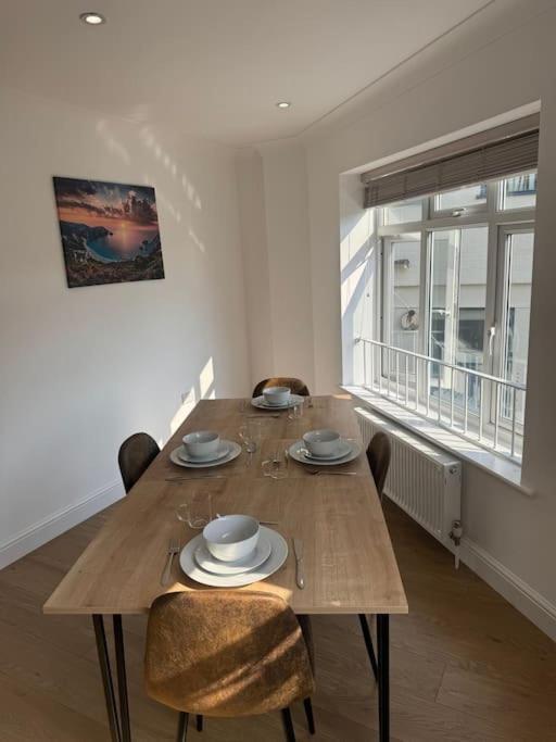 2 Bedroom, Parking, Hounslow St
