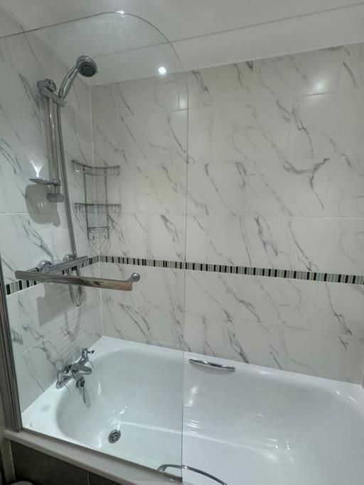 2 Bedroom, Parking, Hounslow St Appartement
