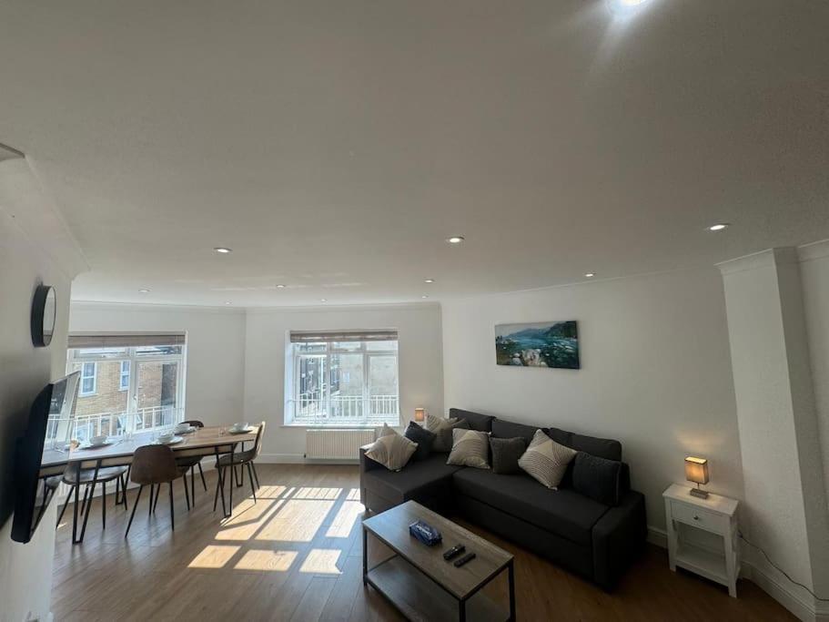 2 Bedroom, Parking, Hounslow St Appartement Londres