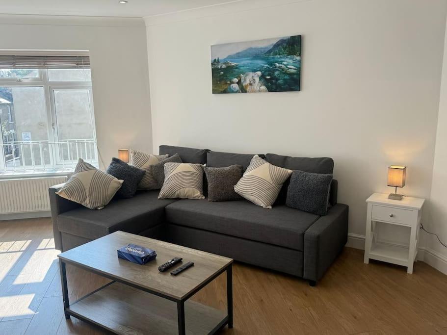 2 Bedroom, Parking, Hounslow St * Londres