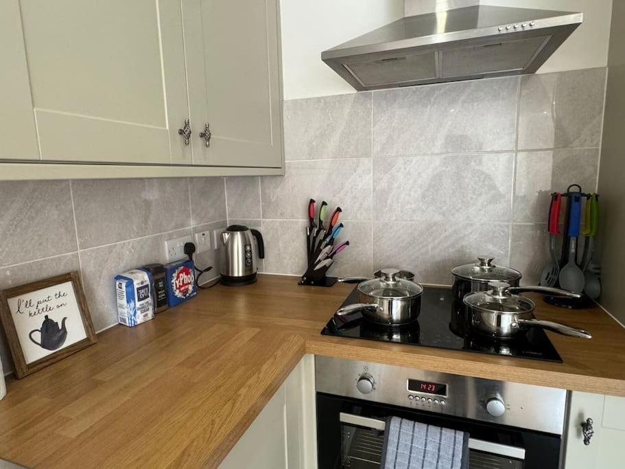 2 Bedroom, Parking, Hounslow St