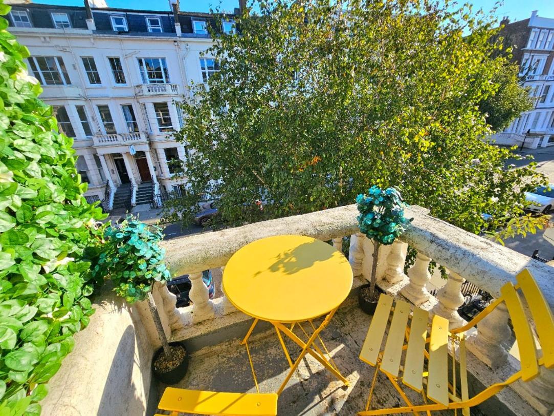Charming With Private Balcony, On 1st Floor, With 2 Bathrooms, 3 Min Walk To Earl's Court Station Apartamento
