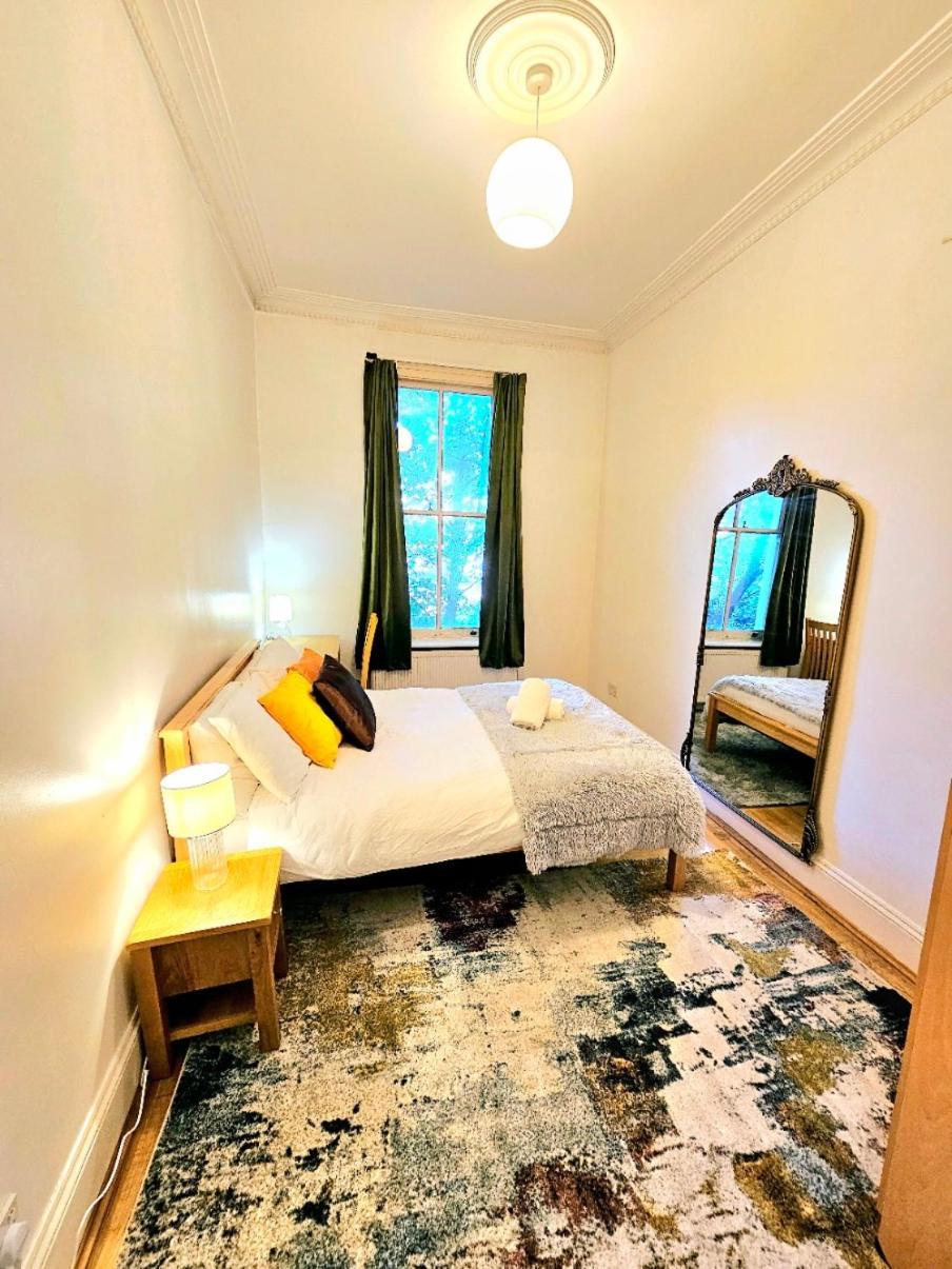 Apartamento Charming With Private Balcony, On 1st Floor, With 2 Bathrooms, 3 Min Walk To Earl's Court Station *