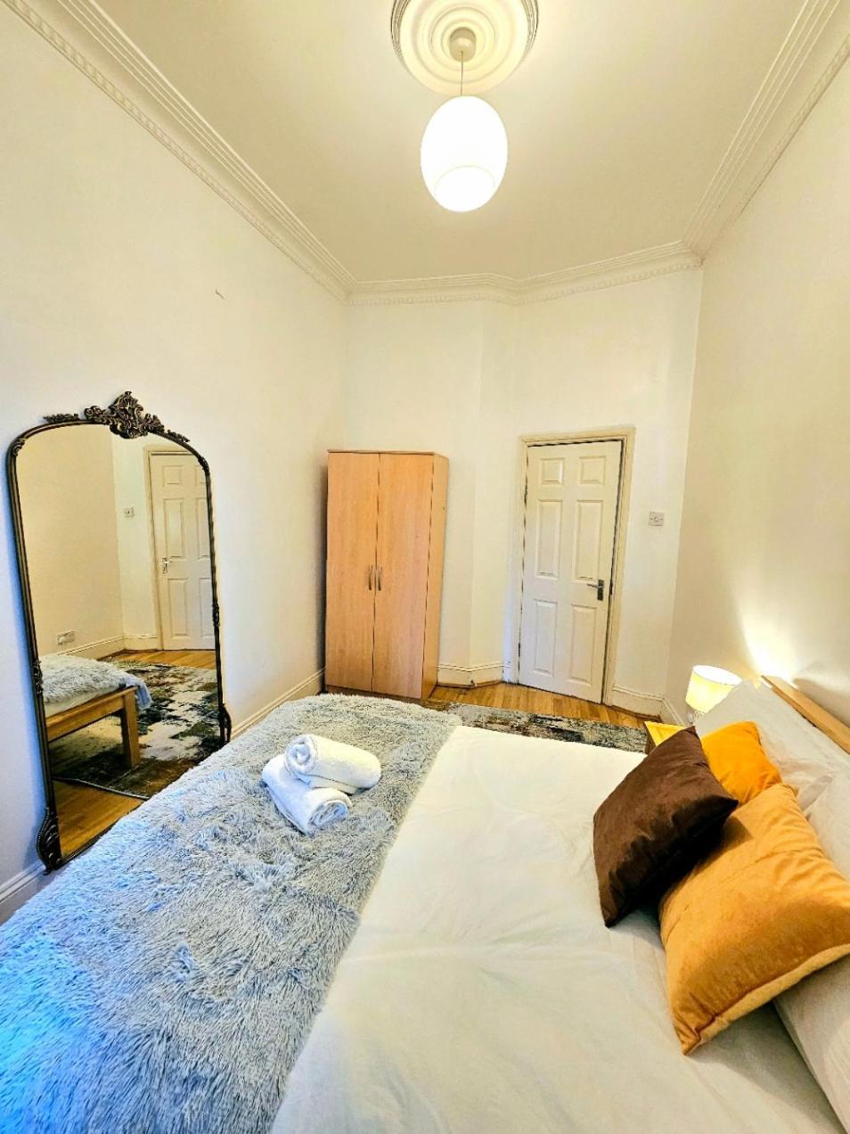 Apartamento Charming With Private Balcony, On 1st Floor, With 2 Bathrooms, 3 Min Walk To Earl's Court Station Londres