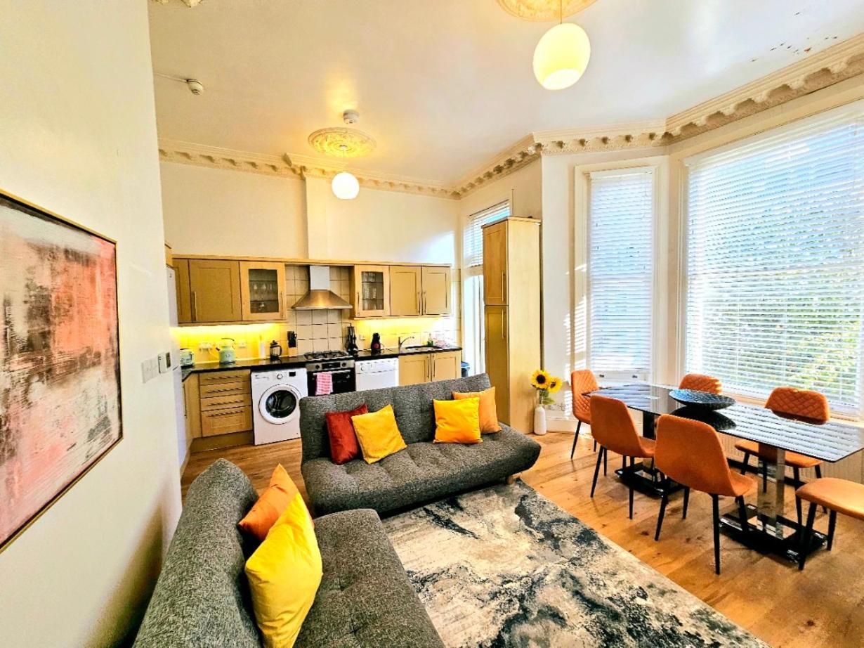 Apartamento Charming With Private Balcony, On 1st Floor, With 2 Bathrooms, 3 Min Walk To Earl's Court Station