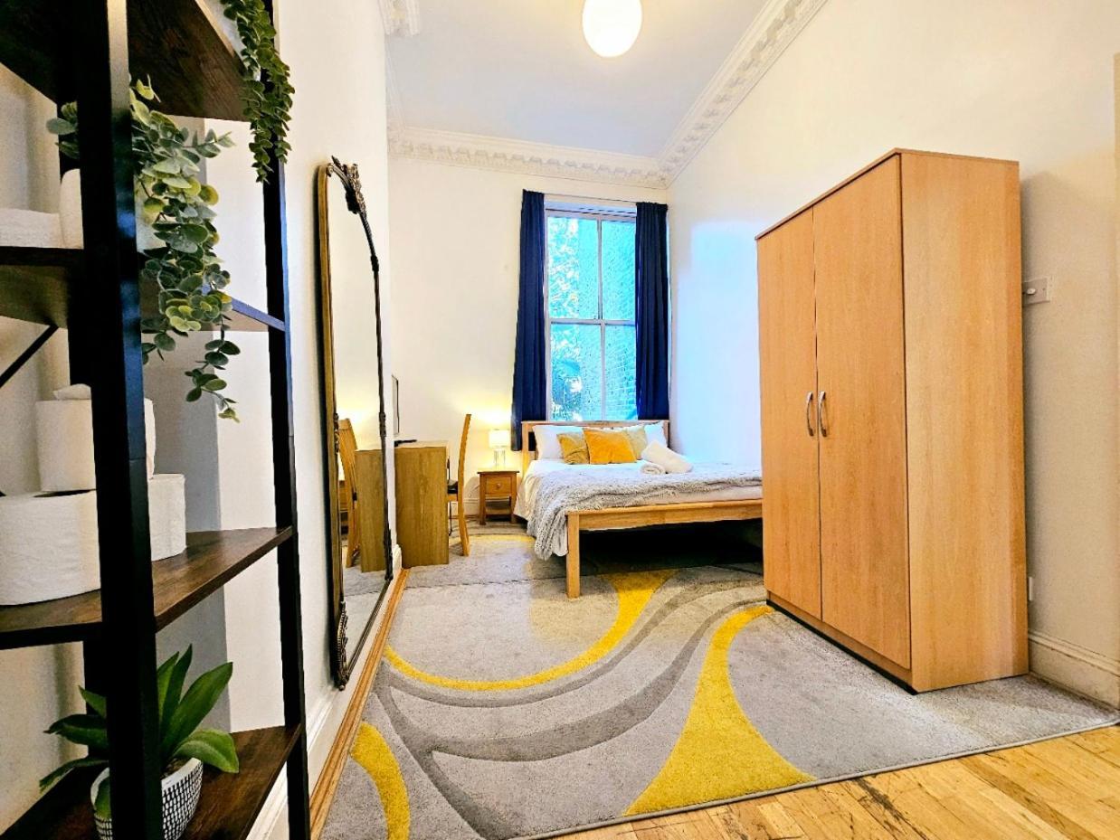 Apartamento Charming With Private Balcony, On 1st Floor, With 2 Bathrooms, 3 Min Walk To Earl's Court Station