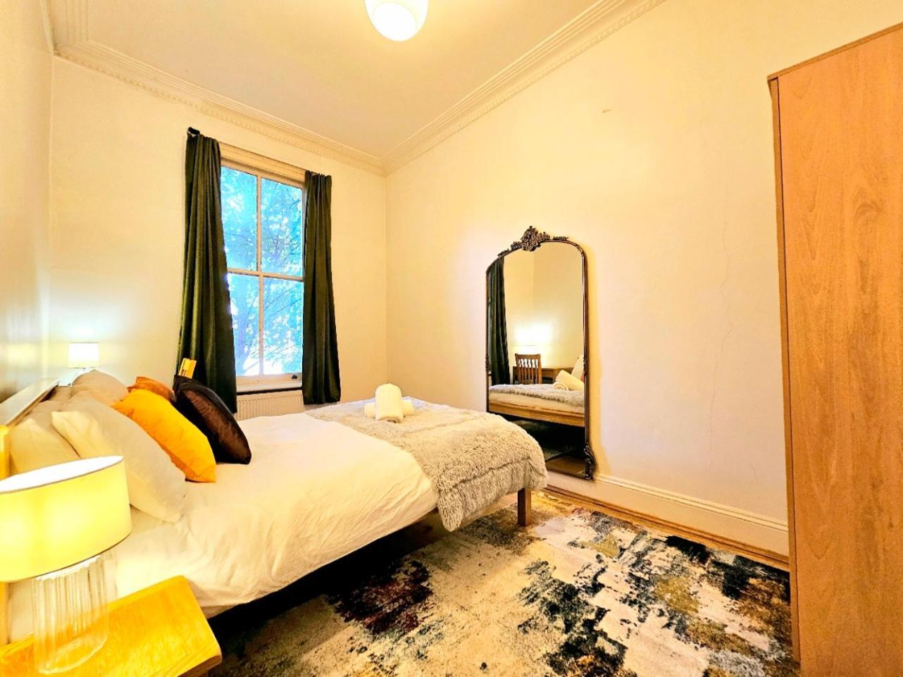 Apartamento Charming With Private Balcony, On 1st Floor, With 2 Bathrooms, 3 Min Walk To Earl's Court Station Londres