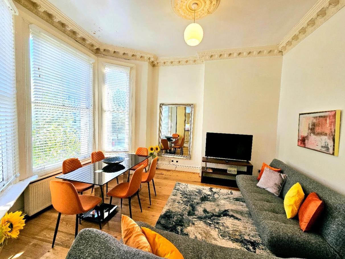 Charming With Private Balcony, On 1st Floor, With 2 Bathrooms, 3 Min Walk To Earl's Court Station Apartamento *